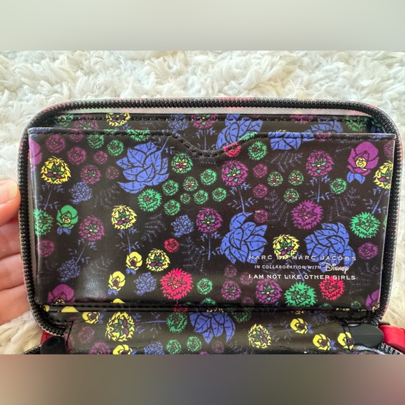 LIMITED EDITION MARC JACOBS X DISNEY ALICE IN WONDERLAND WALLET - Picture 9 of 11